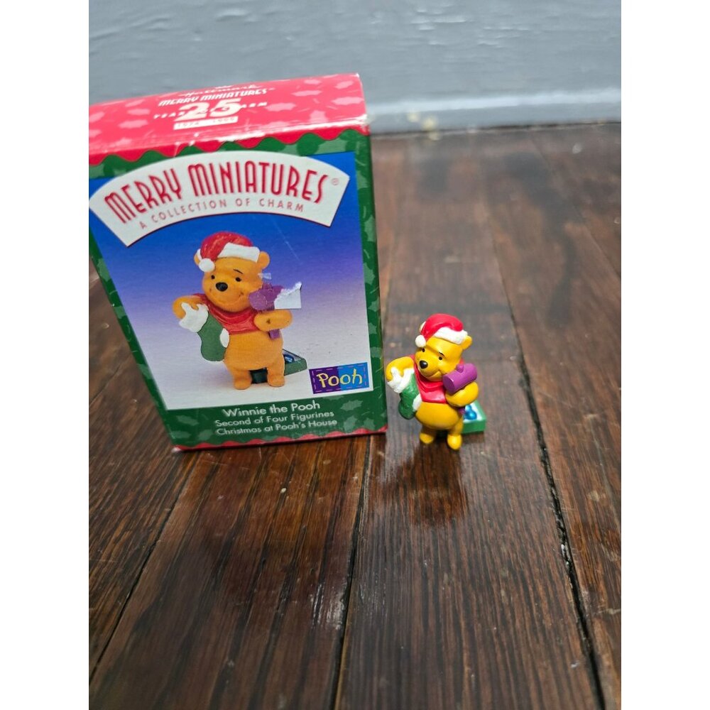 Winnie the Pooh Figurine Merry Miniatures Christmas for Pooh's House Vintage 199 - Picture 11 of 11